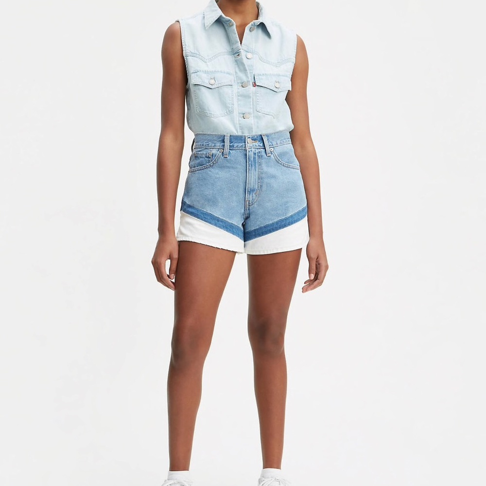 SOLD—- Levi’s mom jeans chevron hem